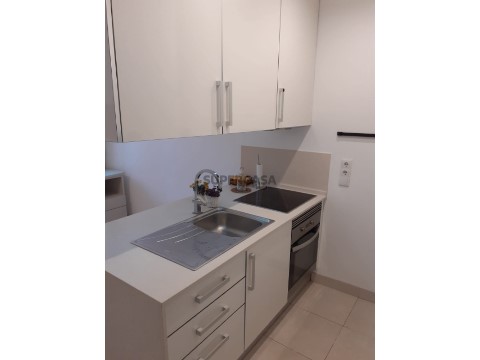 Apartamento T1 na Rua Homem Cristo Filho, Glória e Vera Cruz
