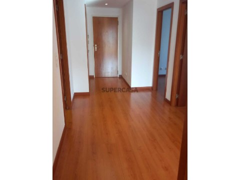 Apartamento T2 na Avenida Sérgio Vieira de Mello, Alta de Lisboa, Santa Clara