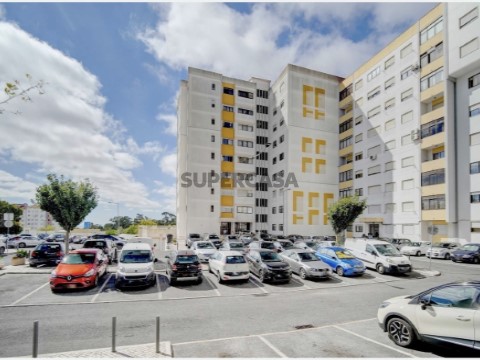 Apartamento T4 na Praceta Cesário Verde, Massamá e Monte Abraão