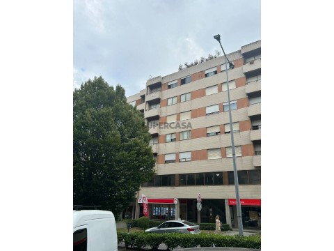 Apartamento T3 na Avenida de São Gonçalo, Oliveira, São Paio e São Sebastião
