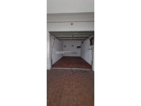 Garage Op Rua Pedro Matos Filipe, Cova da Piedade, Almada, Cova da Piedade, Pragal e Cacilhas