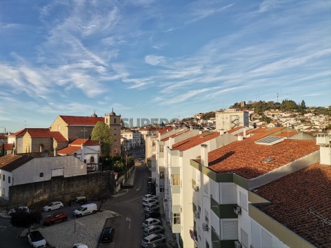 Apartment 3 Zimmer auf Praceta Ruivo Godinho, Castelo Branco