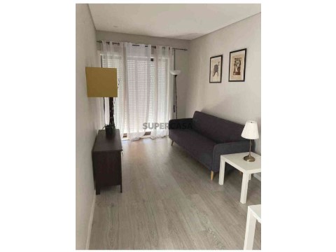 Apartamento T1 na Rua de Câmara Pestana, Bonfim