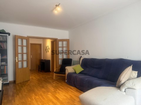 Apartamento T4 na Rua Inácio Duarte, Carnaxide e Queijas