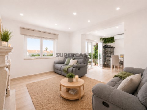 Duplex T3 na Rua 25 de Abril, Charneca de Caparica e Sobreda