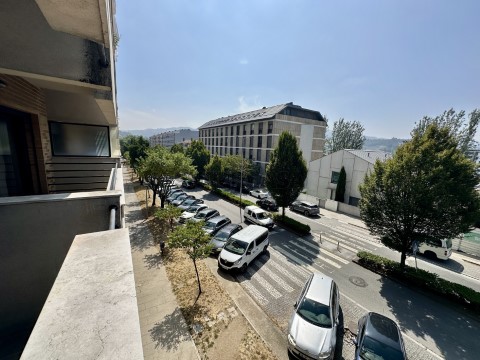 Apartamento T3 na Avenida de São Gonçalo, Creixomil