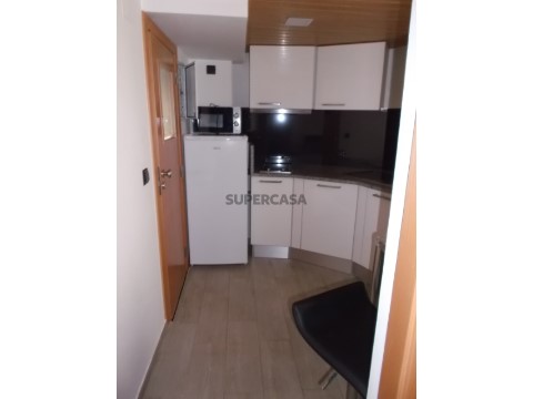 Apartamento T0 na Rua da Barbeira, Santo António dos Olivais