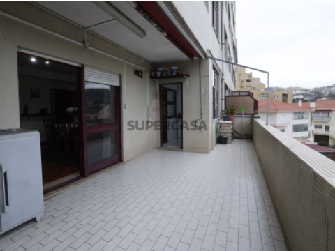 Apartamento T3 na Rua Dom João de Castro, Fânzeres e São Pedro da Cova