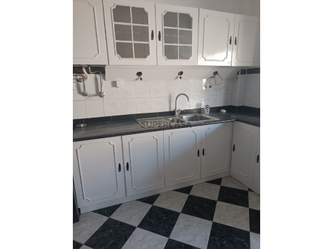 Apartamento T1 na Praceta de Bartolomeu Constantino, Laranjeiro e Feijó