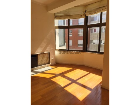 Sala com lareira