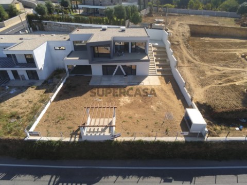 Moradia T4 em Fornelos e Queijada, Ponte de Lima