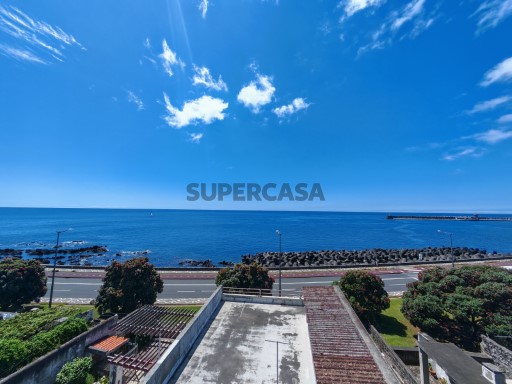 Moradia T8 com Vista Mar Deslumbrante + Espaço Comercial de 320 m² São Pedro, Ponta Delgada