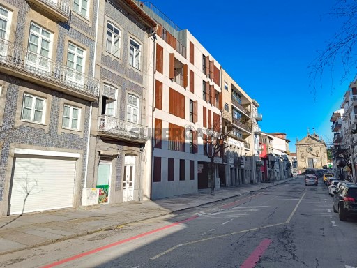 Loja com 19m2 localizada num prédio recente e moderno em S. Vítor no centro histórico de Braga