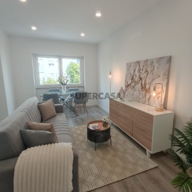 Apartamento T3 luminoso na Angelina Vidal totalmente remodelado em Lisboa