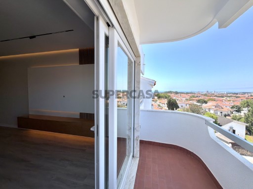 T3 Totalmente Remodelado com Garagem Box, Varandas e Vista Desafogada - Cascais