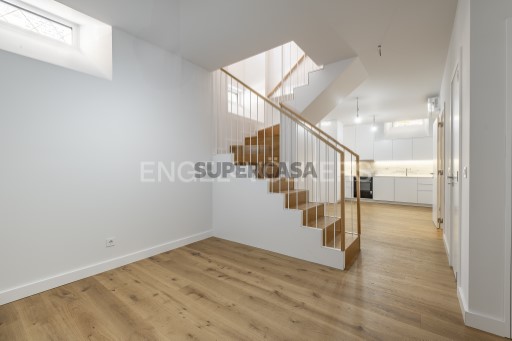 Duplex T2 com Remodelação Premium em Campo de Ourique