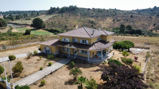 Moradia T6 Valtorno e Mourão, Vila Flor