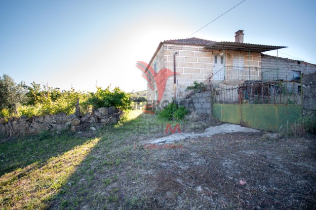 Casas e apartamentos para venda em Moreira de Rei, Trancoso