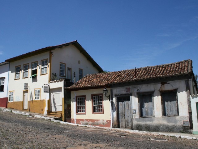Reconstruir uma casa antiga pode não exigir licença